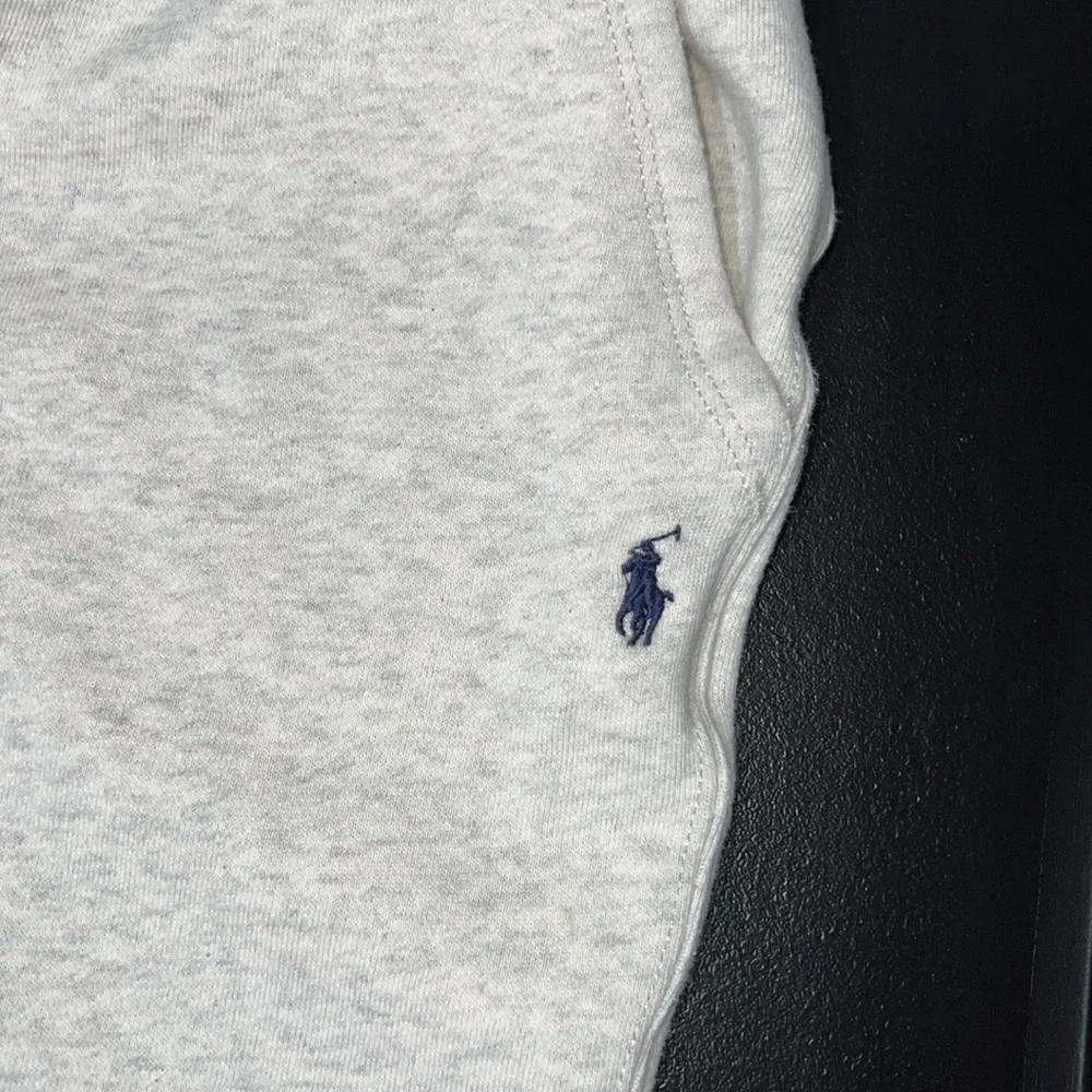 Boys’- Polo Ralph Lauren cream sweatpants - Picture 4 of 5